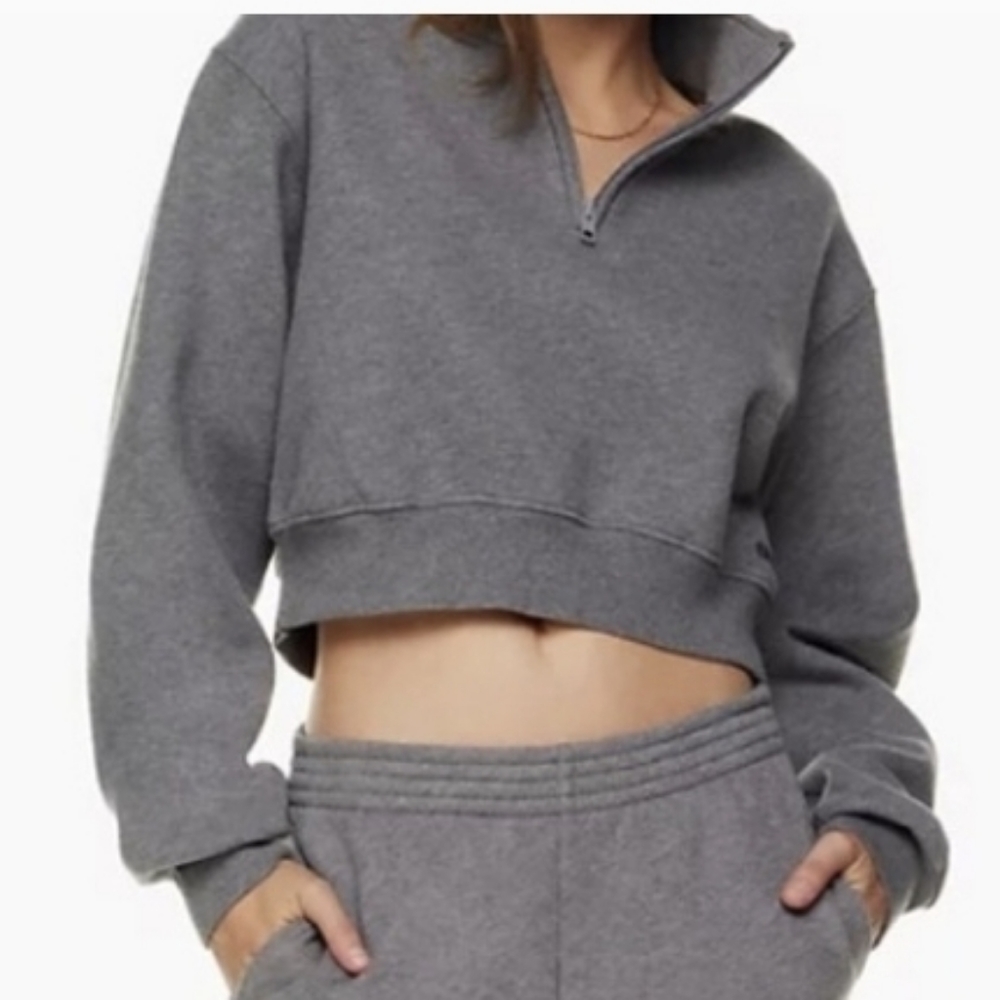 Aritzia TNA Sweatfleece Cozy fleece perfect fit cropped 1/4 zip sweatshirt
